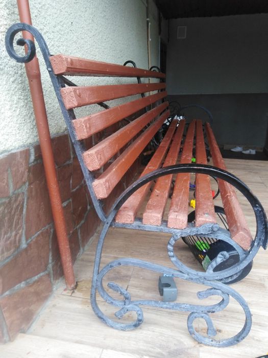 Лавка садова в доброму стані