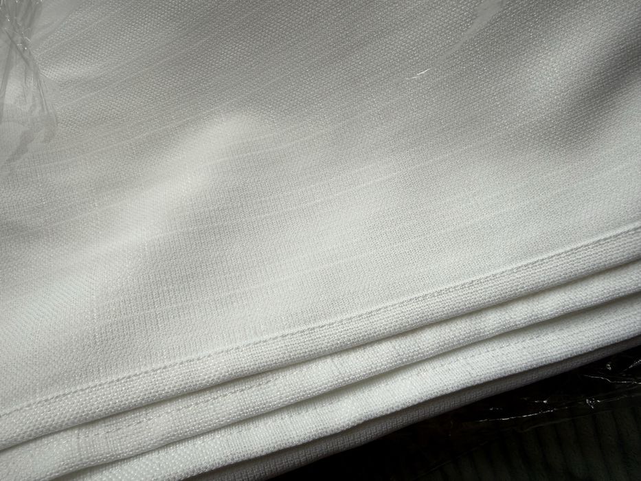 Скатертина молочно-біла