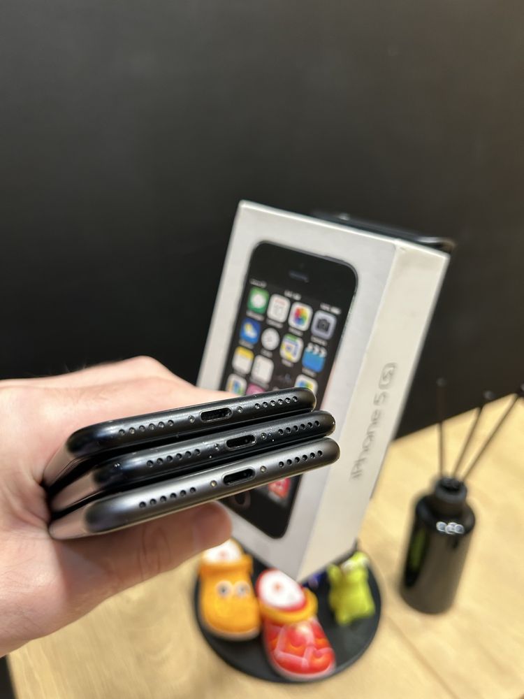 Продається iPhone  SE 2020