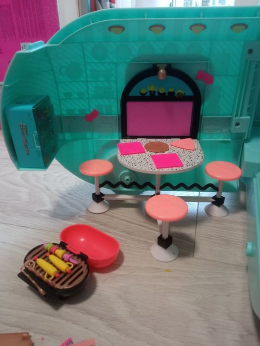 Kamper L.O.L. Suprise!