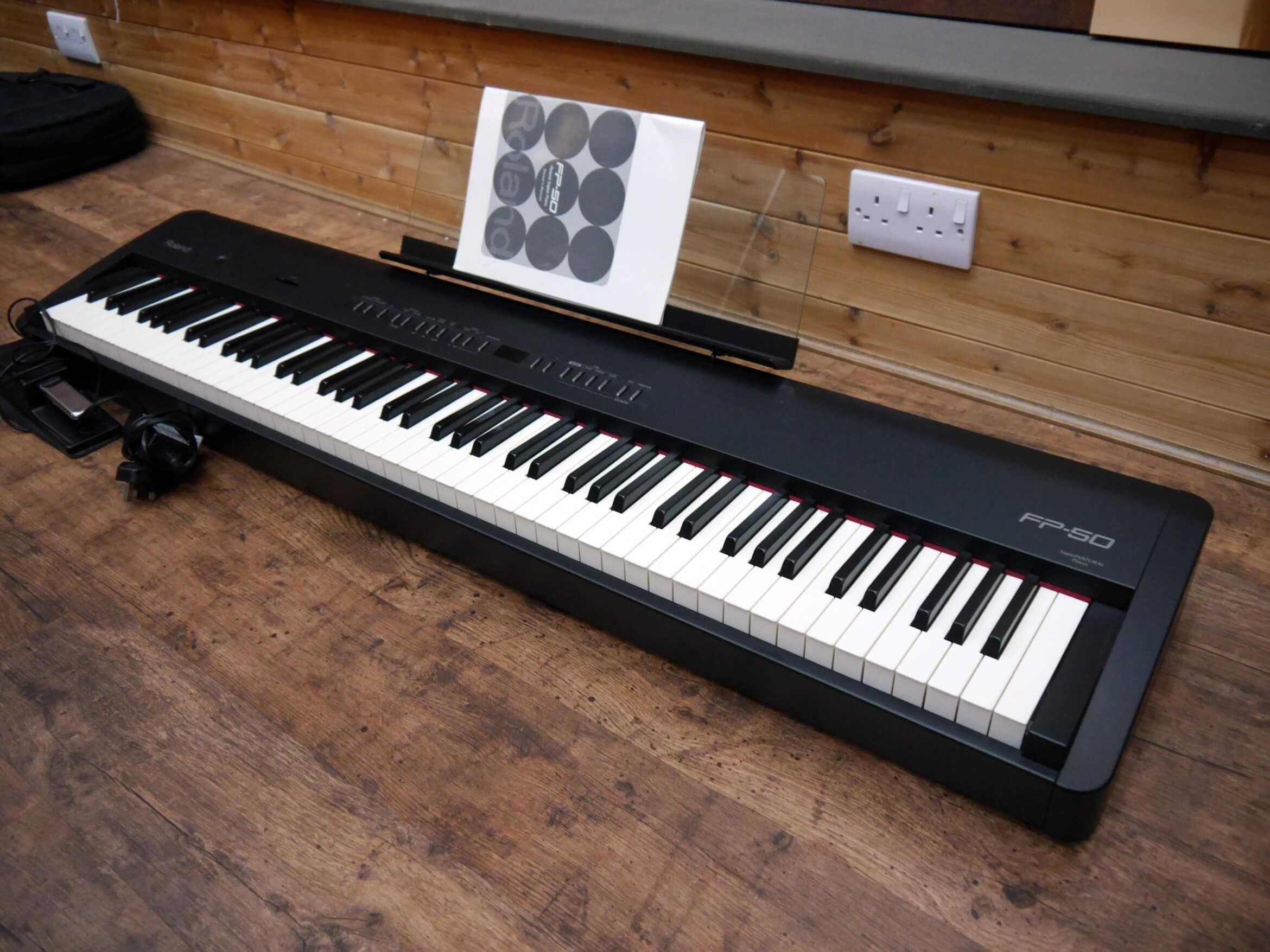Piano Roland FP e50
