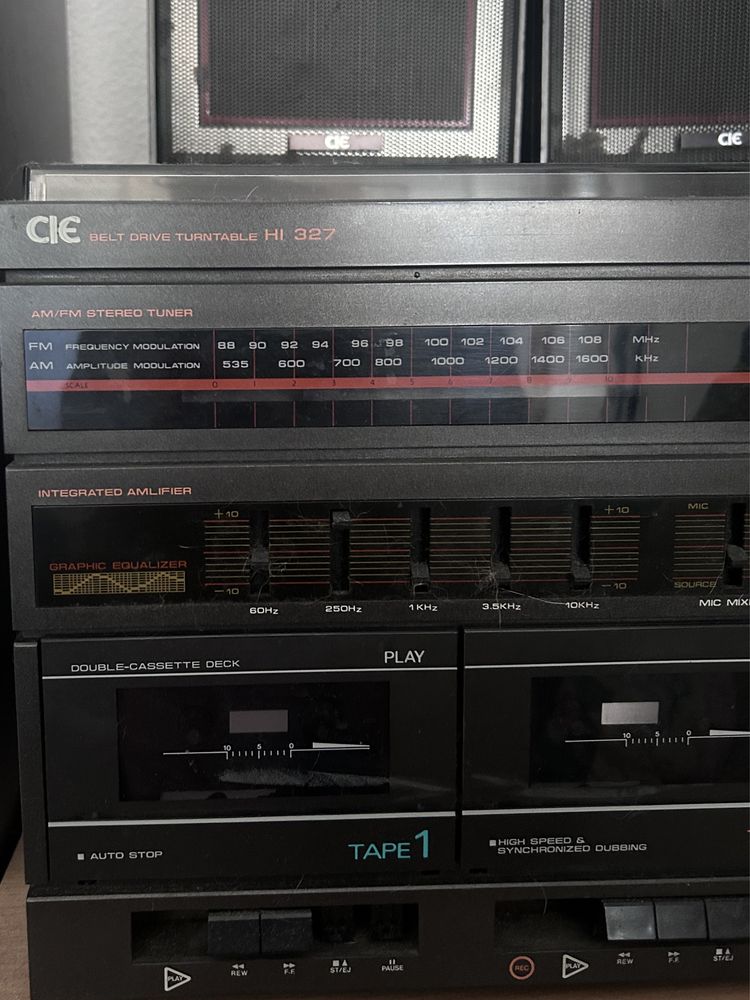 Aparelhagem CIE (Gira-Discos, Rádio e Leitor de Cassetes)