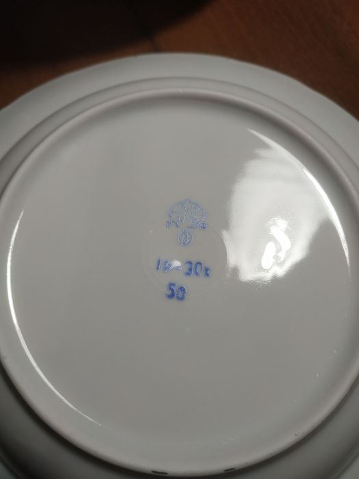 Тарелки мелкие и глубокие d=24см