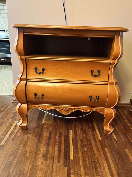 Komplet stylowych mebli z litego drewna – wyjątkowa okazja!