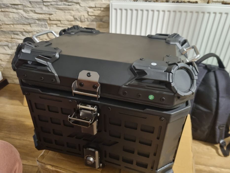 Kufer motocyklowy - 45  litrowy z płytą