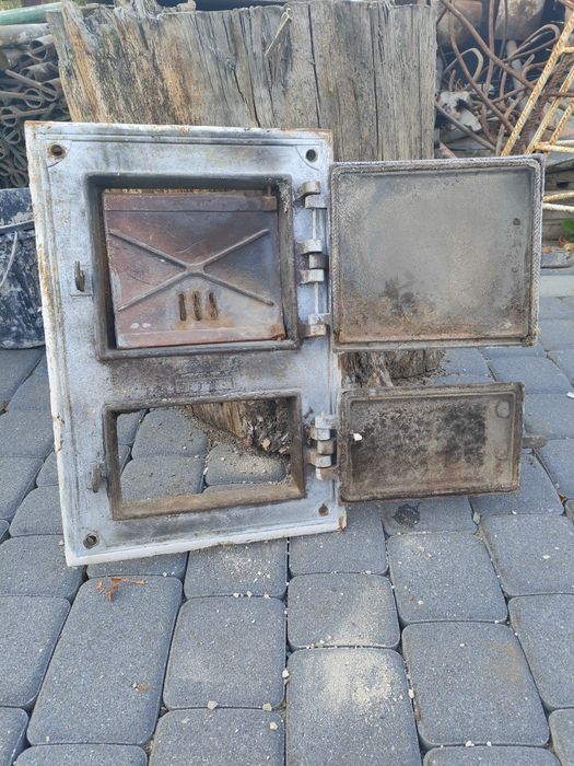 Żeliwne drzwiczki od pieca