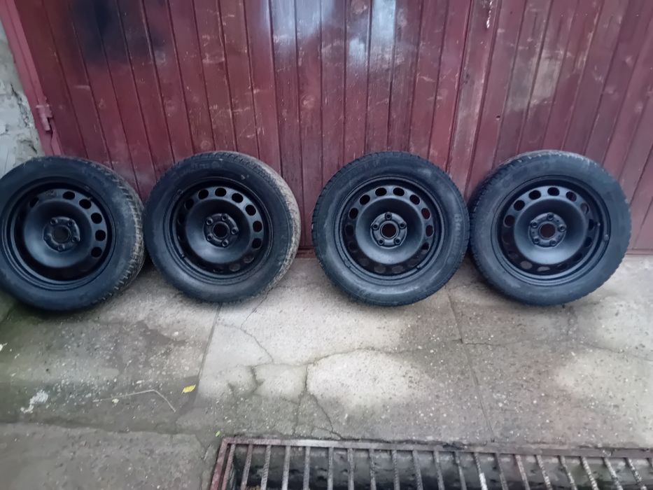 Felgi z oponami zimowym 205 55  R16 VW Golf 5,Golf ,6 Audi A4 B6 B7.Le