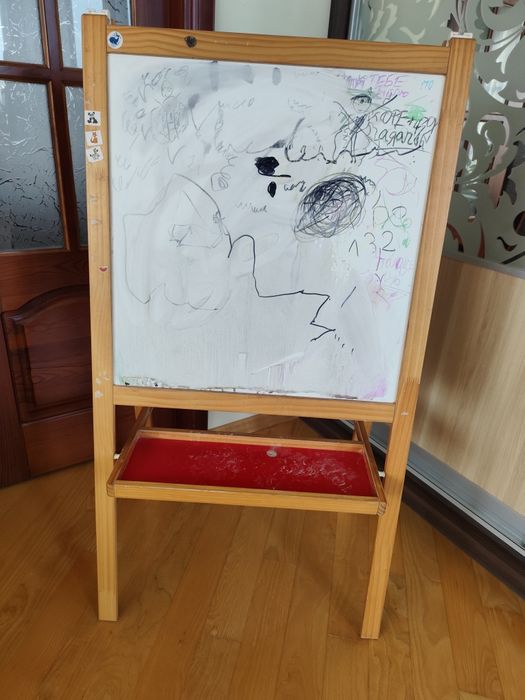 Продам  дошку для малювання,мольберт