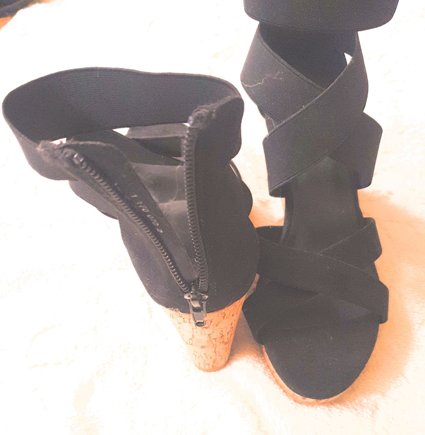 Buty damskie koloru czarnego, zamszowe, nowe, roz 38