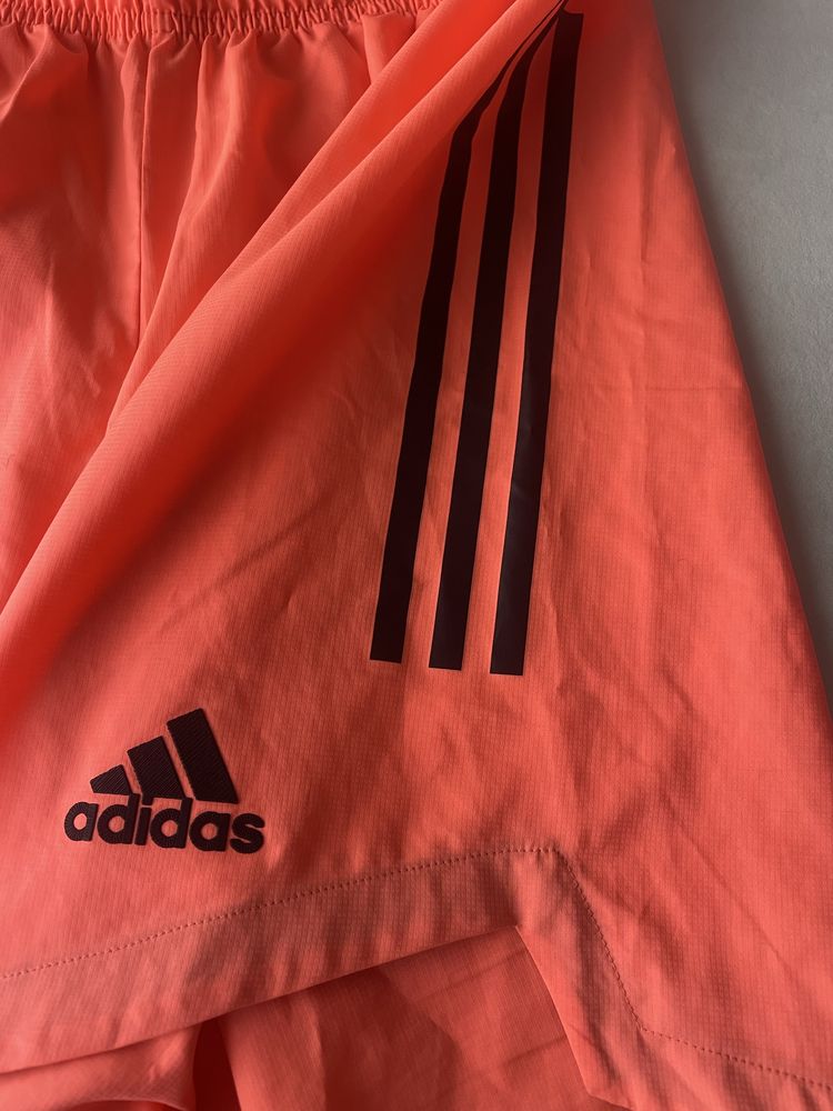Calções Adidas como novos ,de secagem rapida