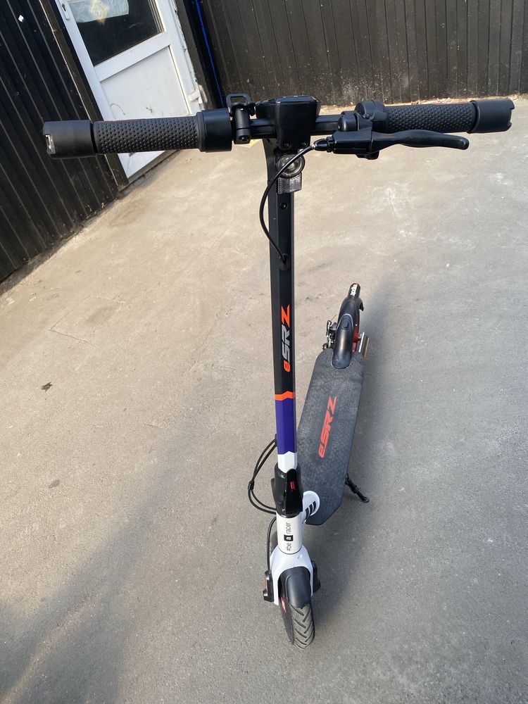 Електросамокат Aprilia eSR2 350W