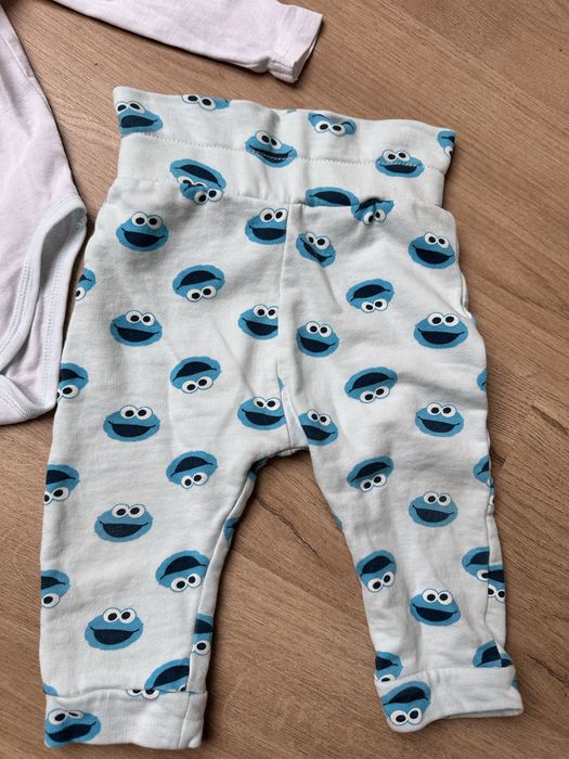 Zestaw niemowlęcy body spodenki czapka 74/80