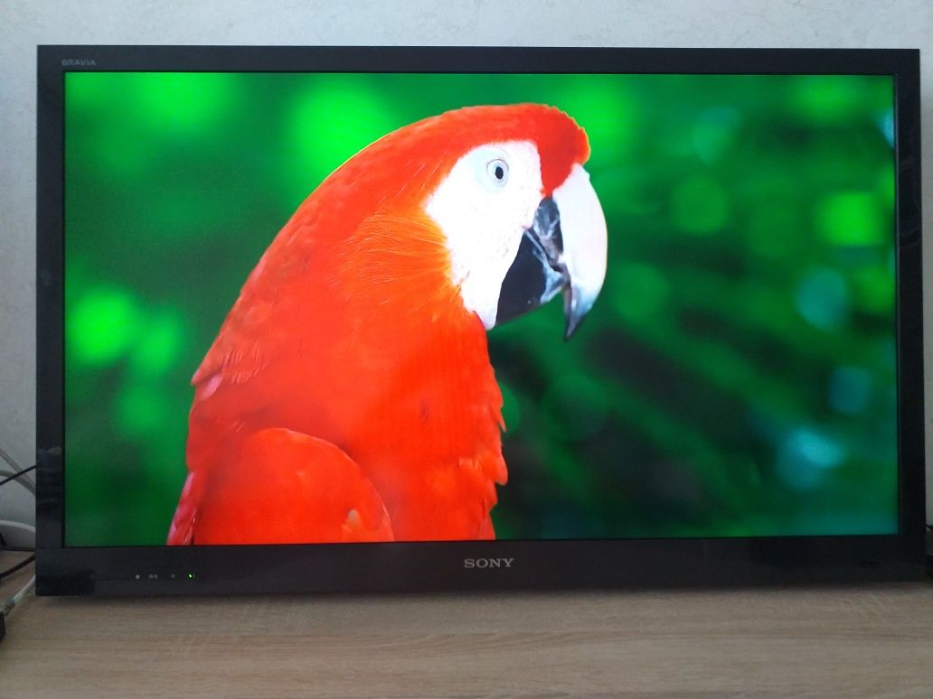 Телевизор Sony 40"диагональ +крепление на стену .