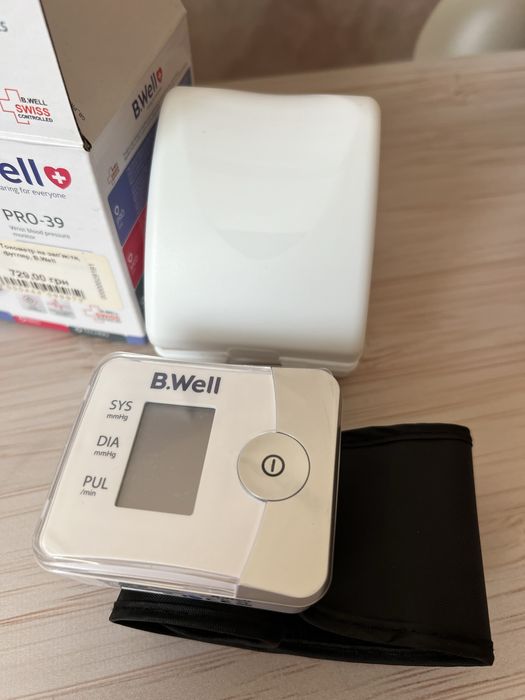 Елекронний тонометр на запястя