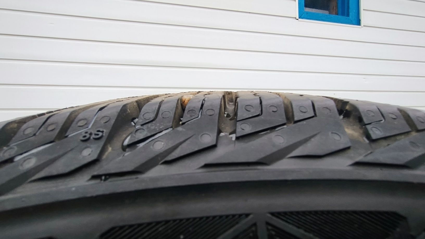 Зимова гума Nexen WinGuard ice plus WH43 205/60 r16 96T XL