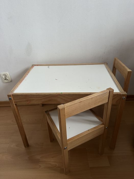 Stół i krzesla dla dzieci