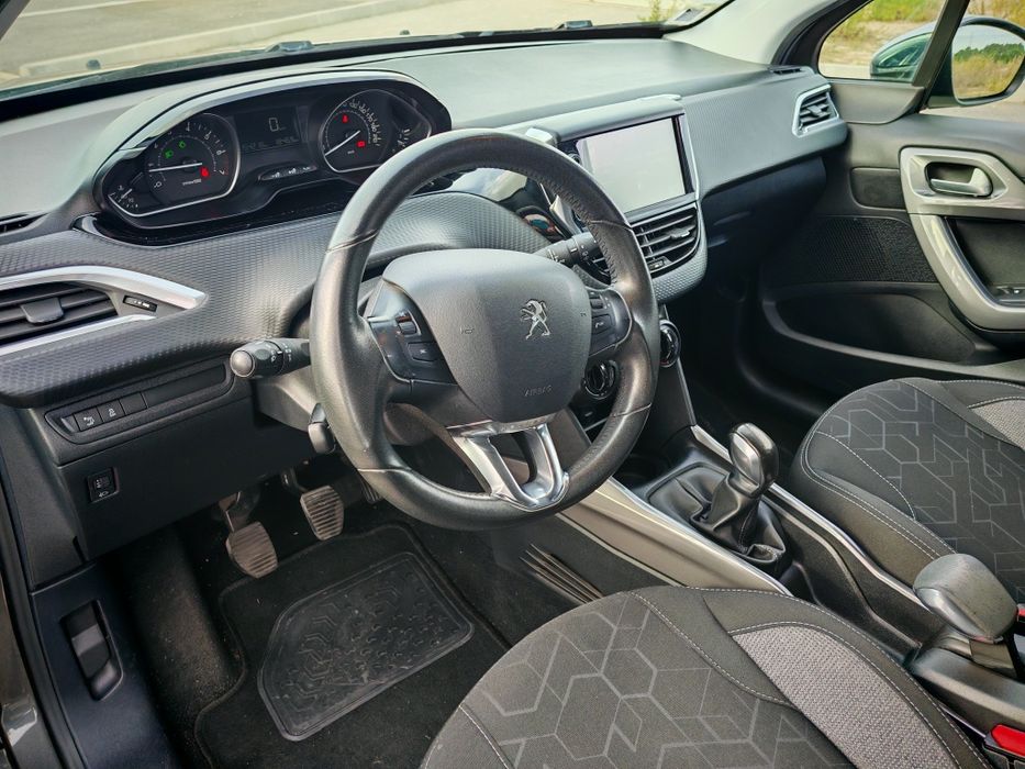 Peugeot 2008 vti 2017 único proprietário