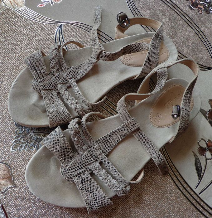 Босоножки натуральная кожа 39 р .