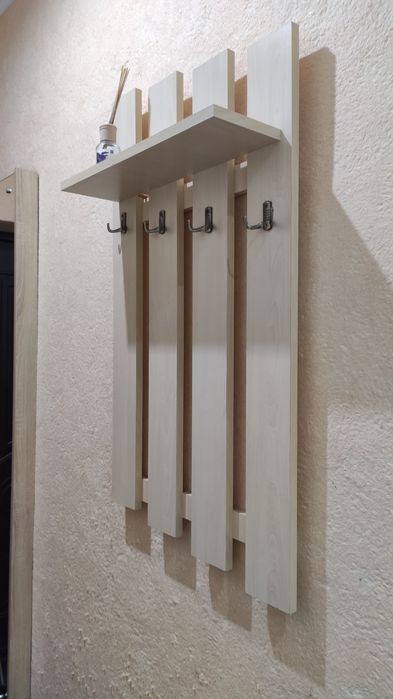 Вішалка настінна в передпокій, вішак
