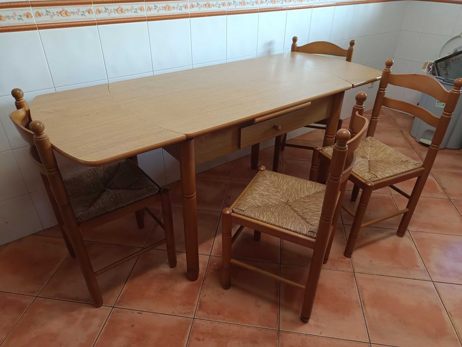 Mesa de cozinha como nova!