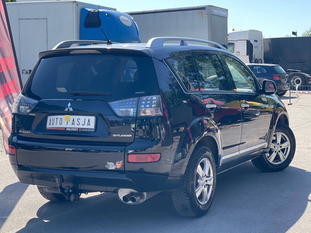 Mitsubishi Outlander 2.2D**Alusy**Zadbana**Szyberdach**Hak**Zamiana**