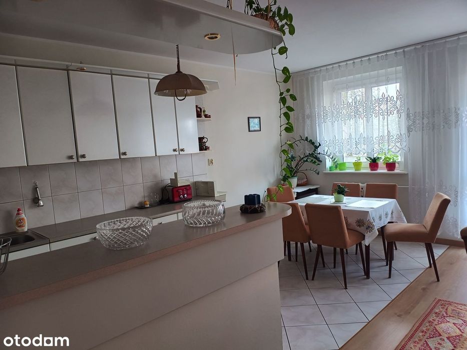 Mieszkanie 2 pokojowe , umeblowane w dobrej lokalizacji .