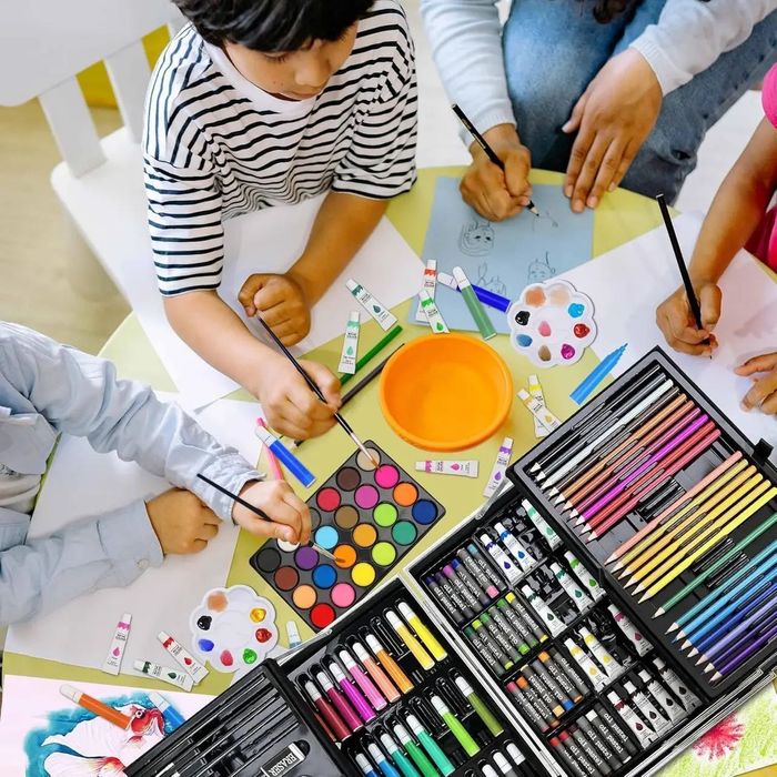 Подарочный набор для рисования в чемоданчике  145 предметов розовый