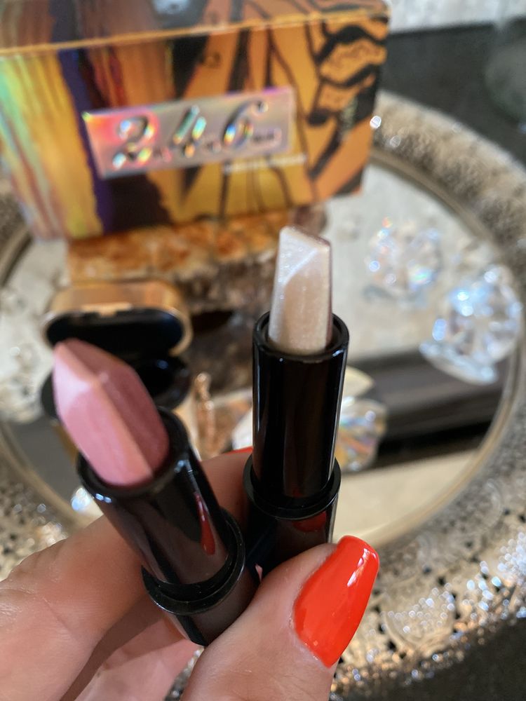 Rozświetlacz bronzer róż pomadka cień do powiek w złotym etui Agag