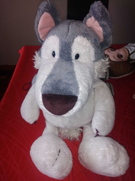 Cão Serra da Estrela ladra