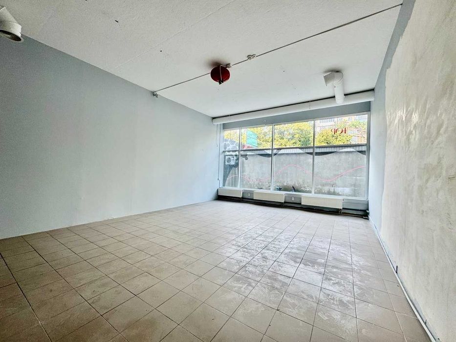 Здається ПРИМІЩЕННЯ під магазин, салон, офіс з мокрою точкою- ФАСАД