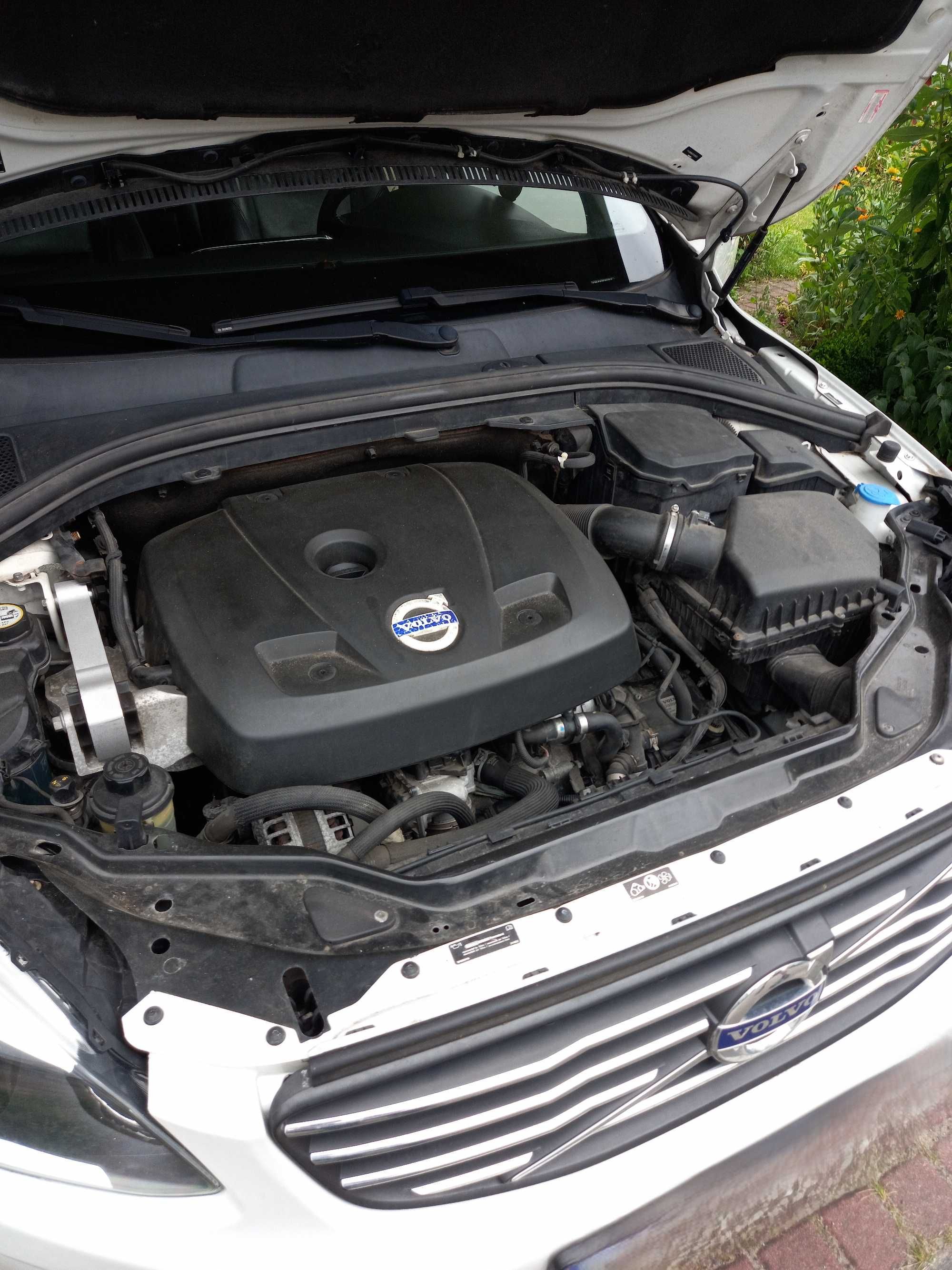 Volvo XC60 T5 2015r biały