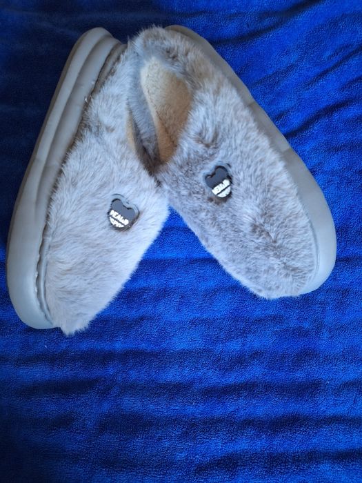 Damskie zimowe kapcie 42,5,wkładka ma 26,5 cm