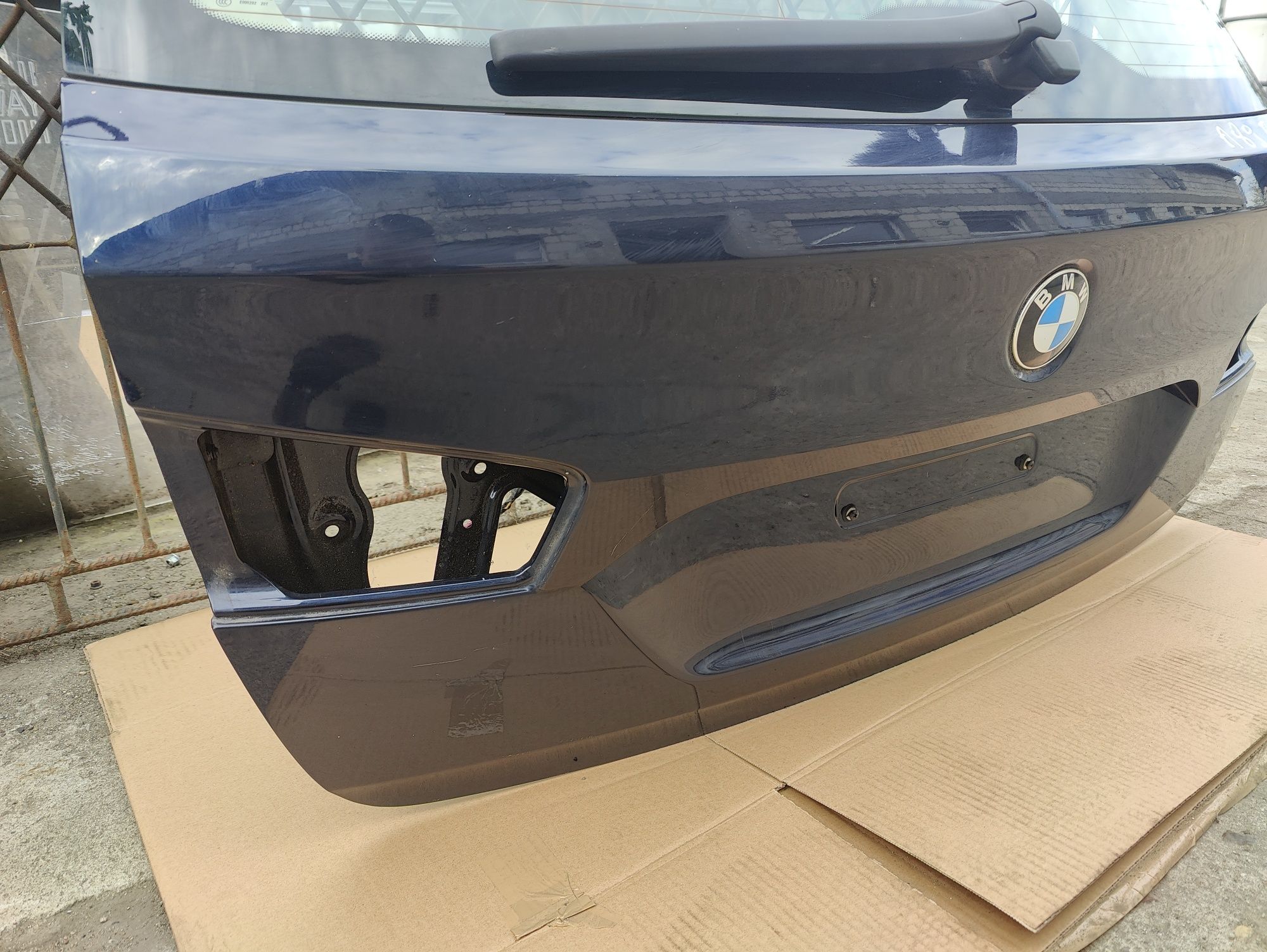 BMW f11 klapa bagażnika + szyba kod lakieru a89