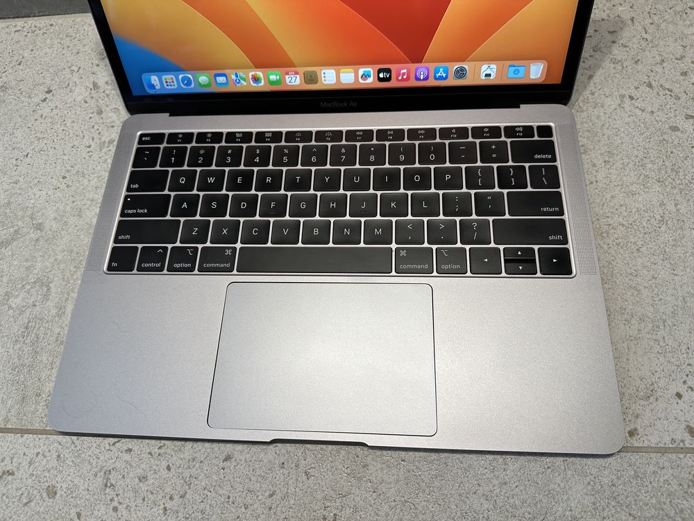 Apple Macbook Air 13’ 2018 intel i5 16gb 512gb SSD Space Grey чорний