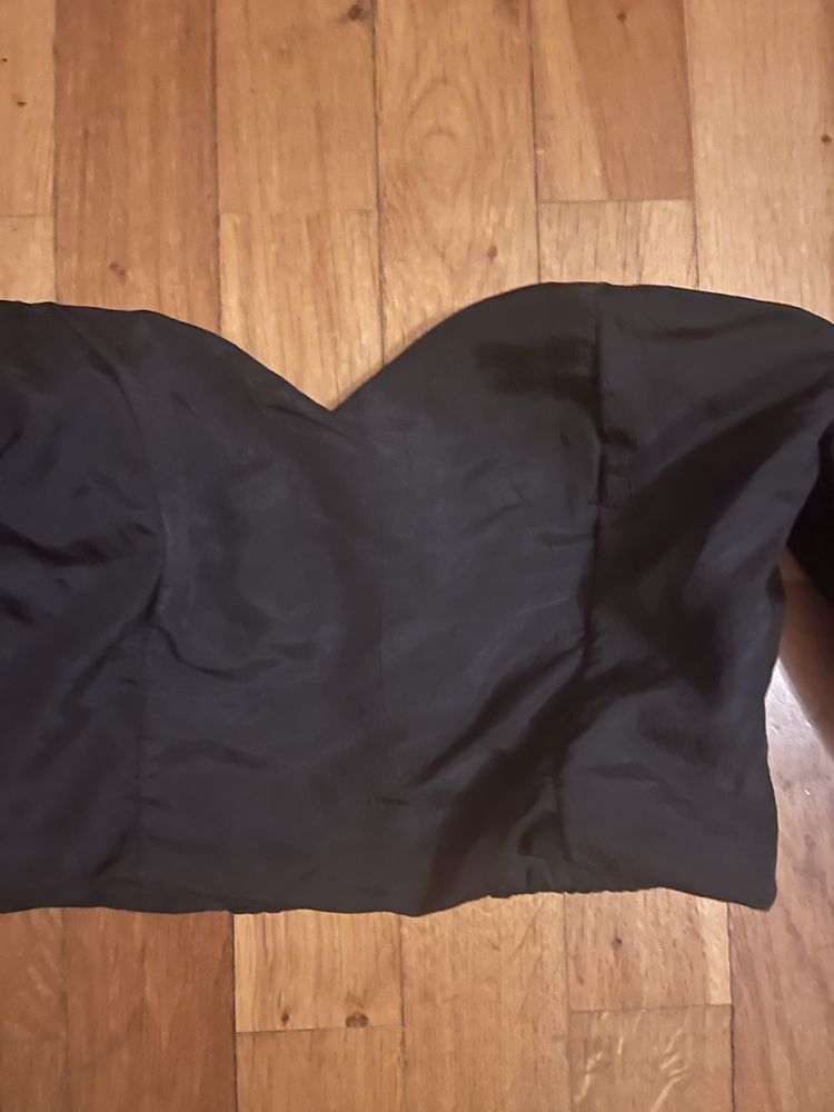 Top Cropped preto com mangas balão,como novo,Berska,tamanho S,5€