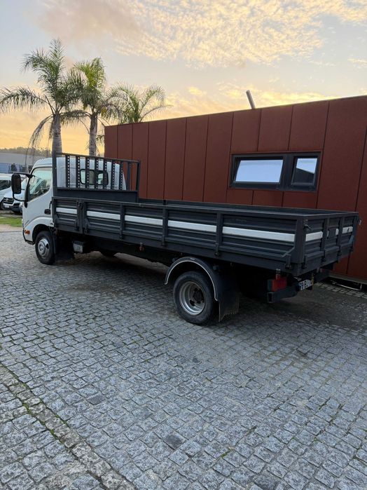 Toyota dyna caixa aberta