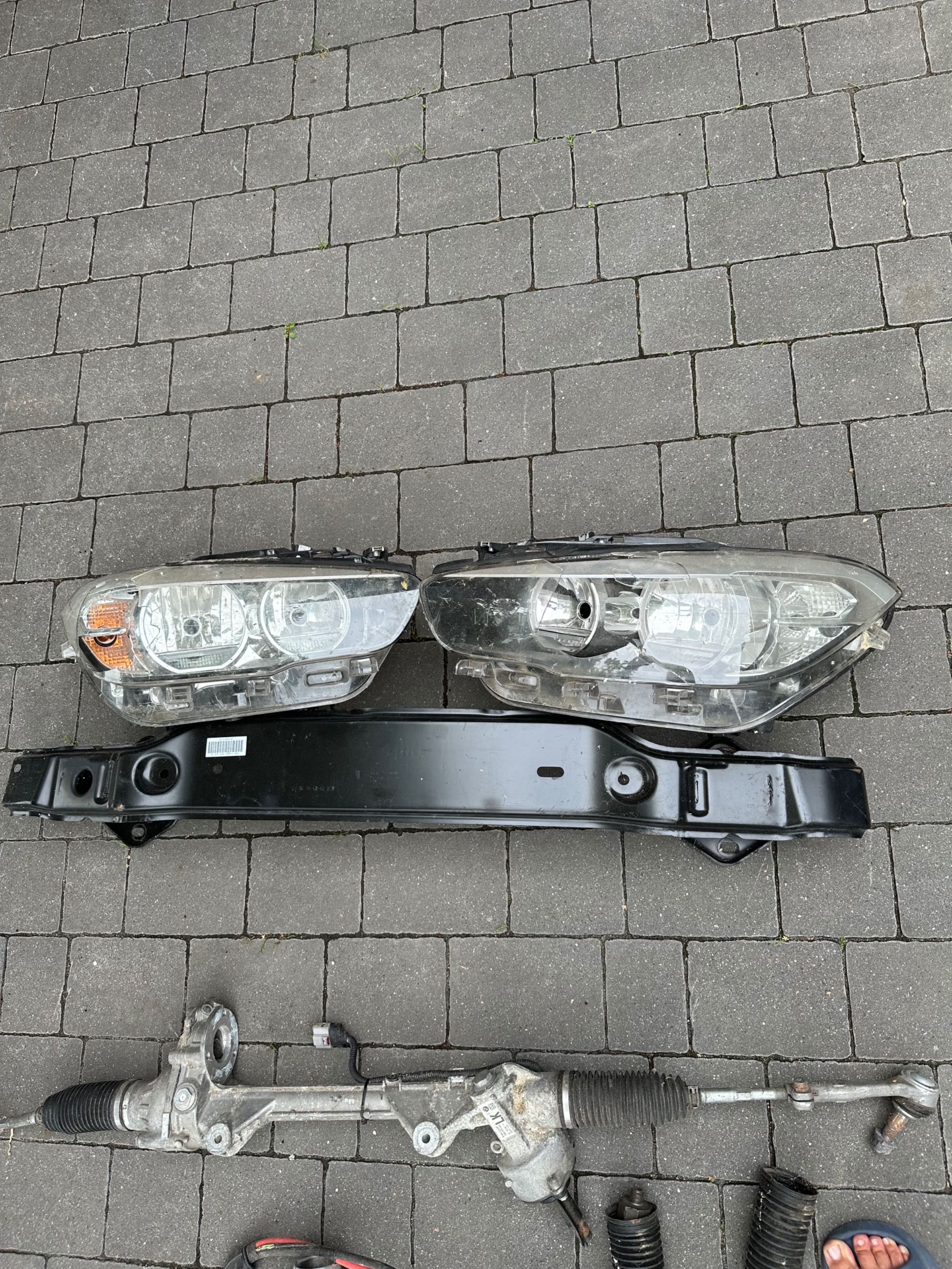 BMW F20  zderzak Części