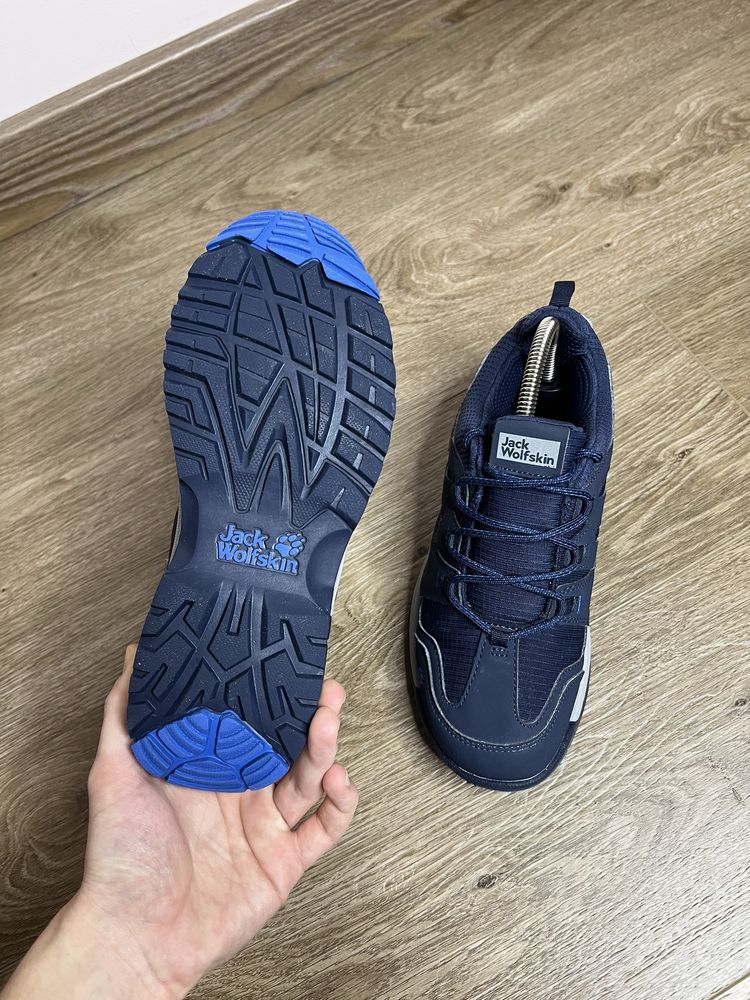 Продам БОМБЕЗНІ трекінгові кросівки Jack Wolfskin Woodland 2