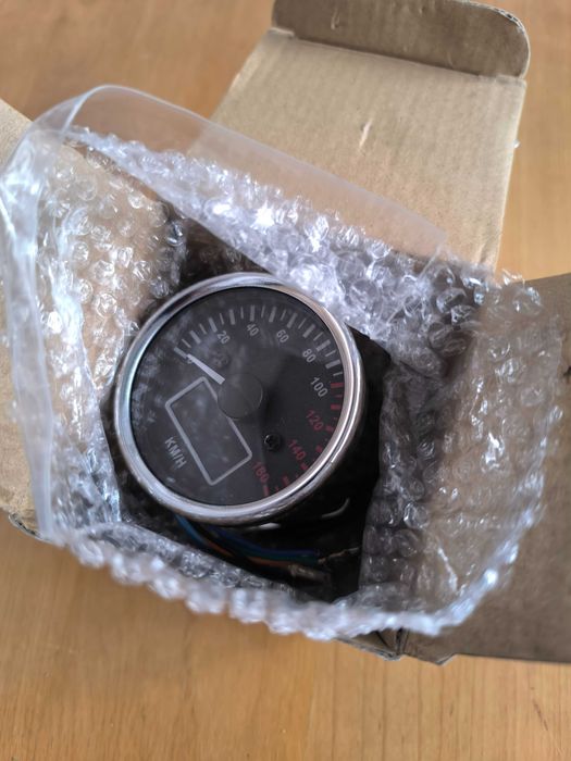 Vendo conta quilómetros novo.