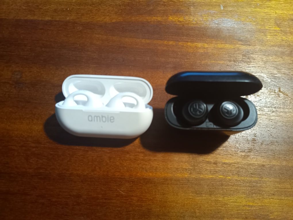 2 pares de Earbuds JLab e Ambie