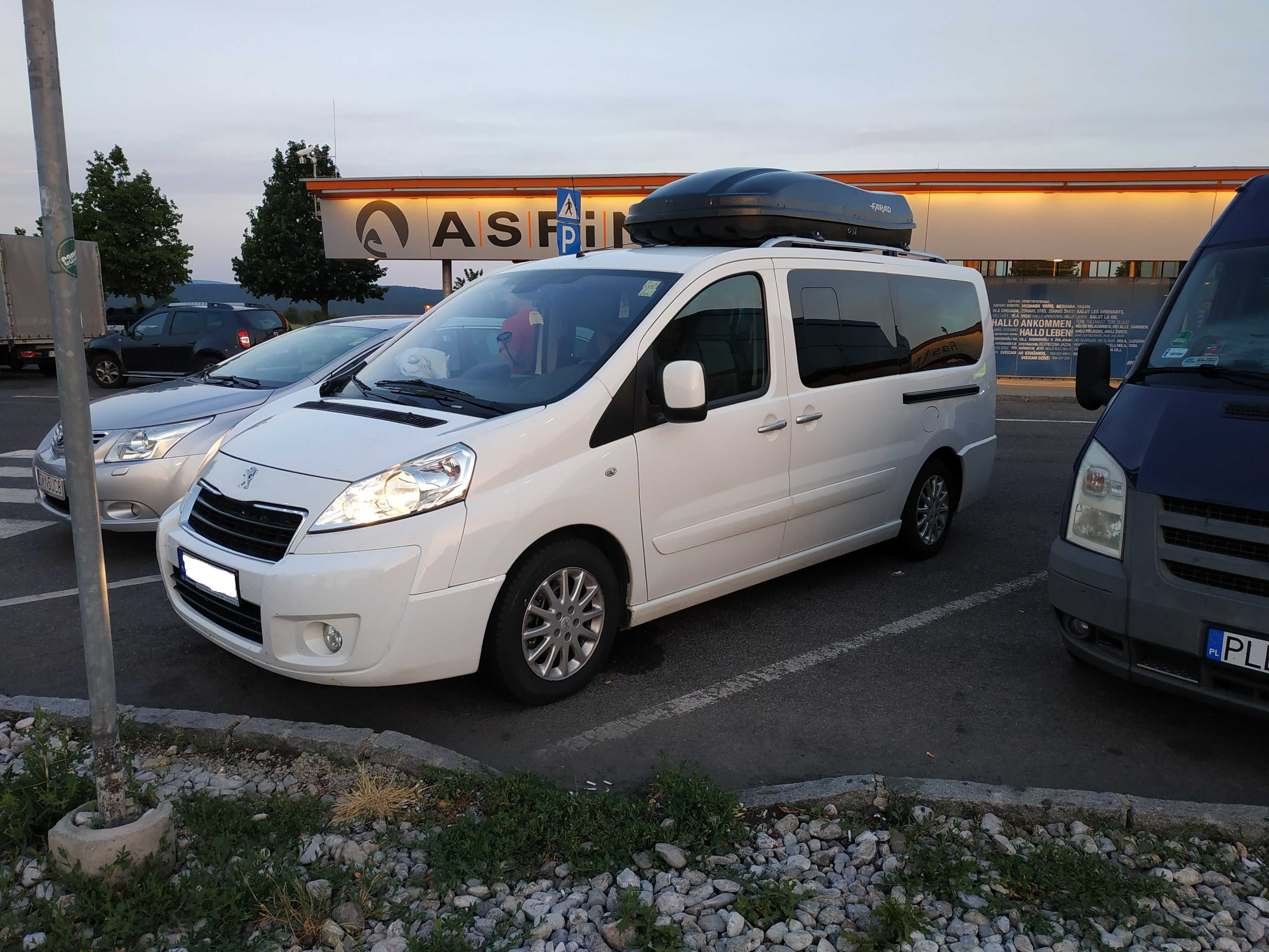 Wynajem busa 8 osób Peugeot Expert Scudo Jumpy Traffic Wypożyczalnia