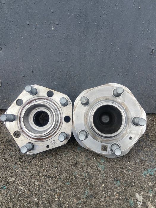 Ступиця, ступичний підшипник Оригінал Tesla Model 3/У