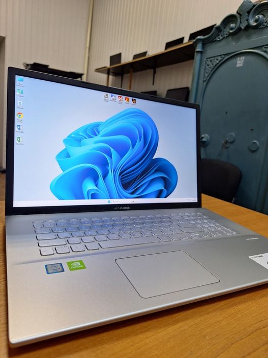 Asus VivoBook 17 X712FB i5-8265U GeForce MX110 2Gb DDR4 12Gb SSD + HDD