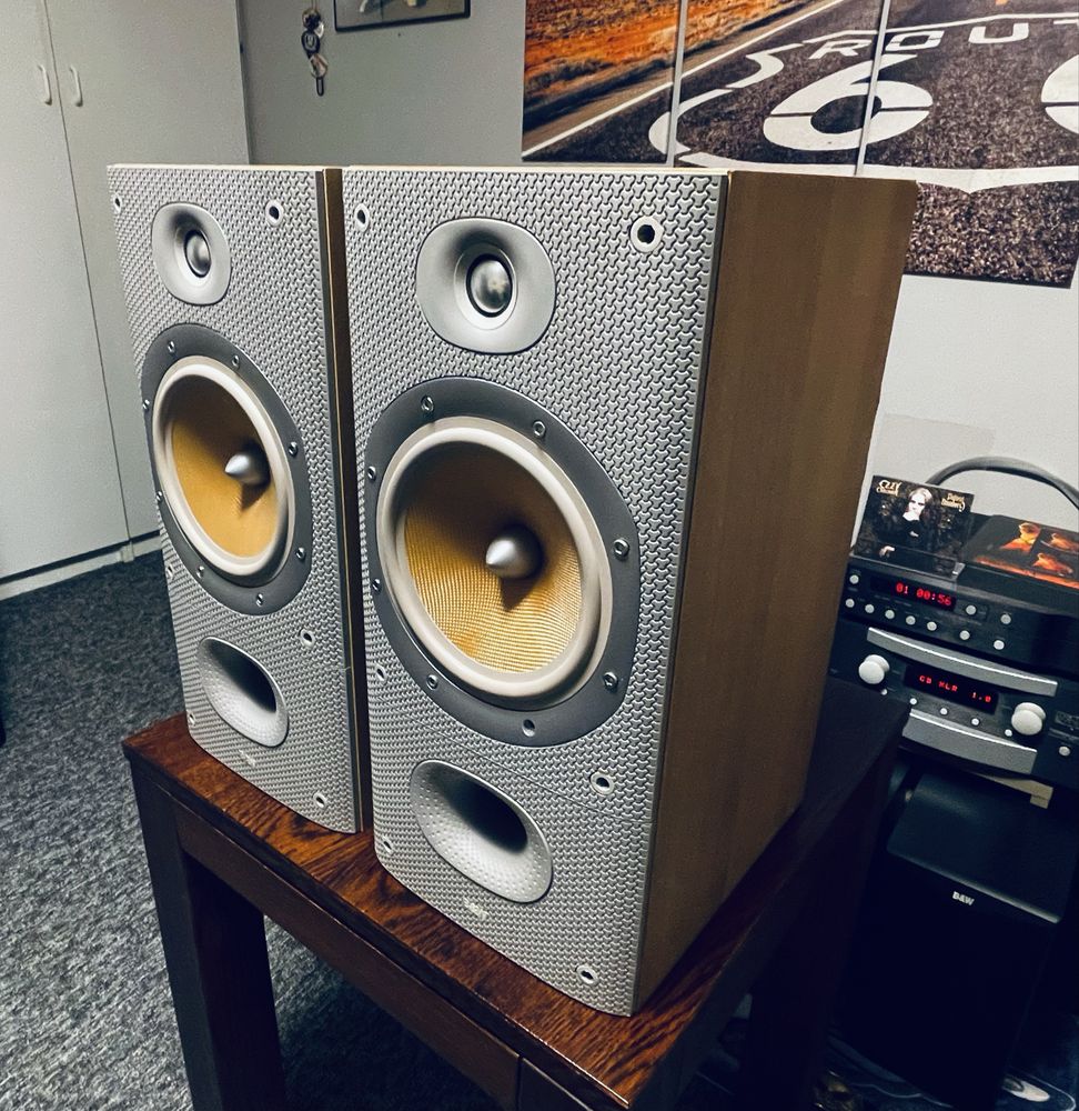 Kolumny podstawkowe monitory Bowers & Wilkins DM602 S3