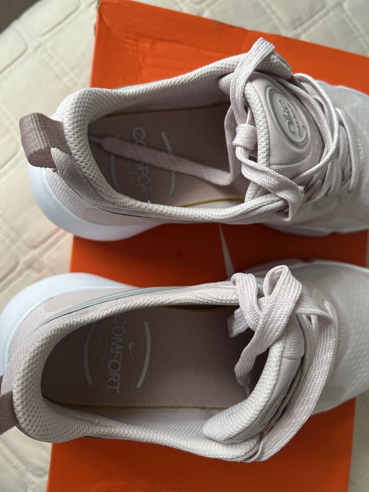Продам кросівки nike 38 розмір