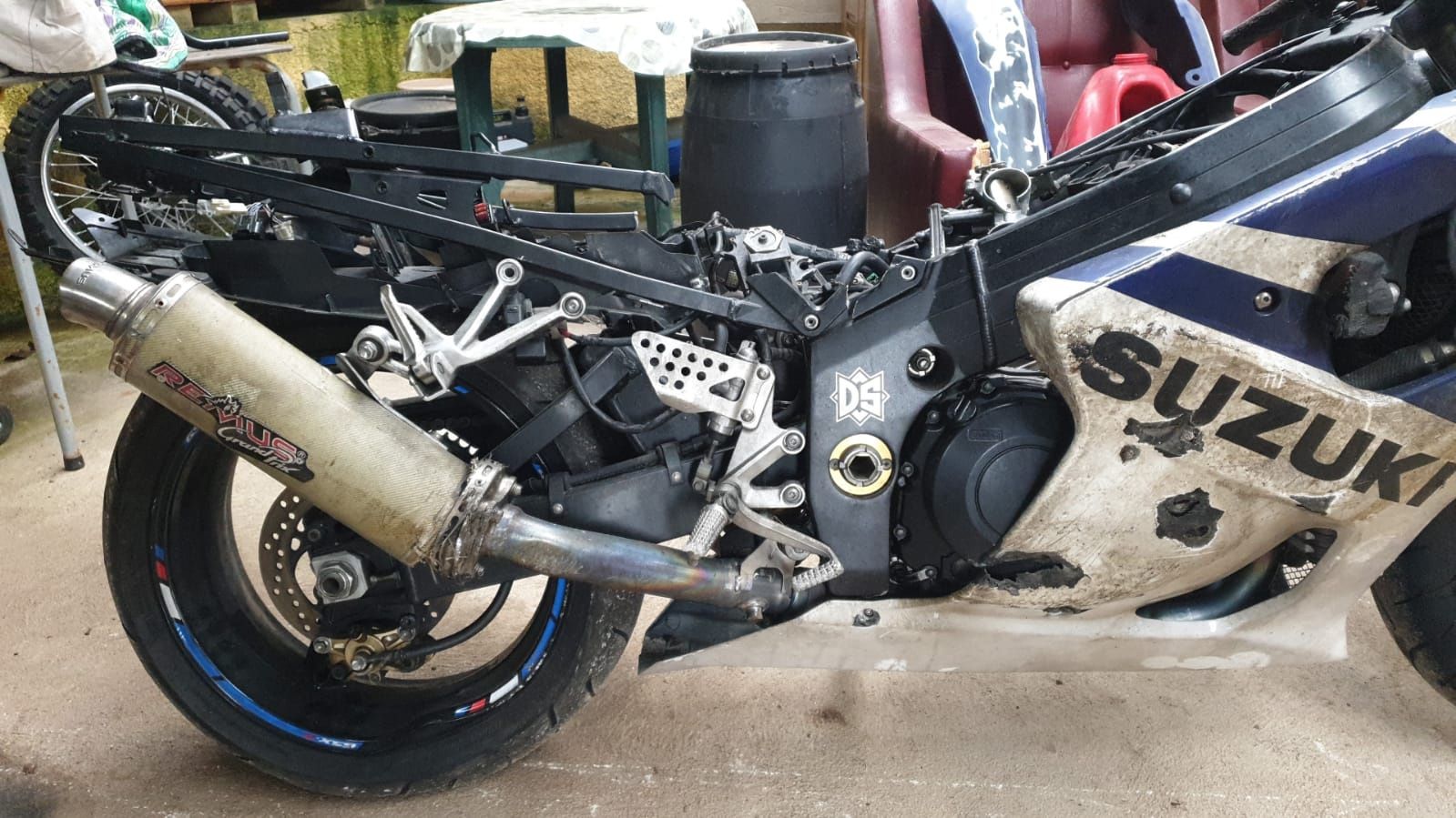 Para venda Peças gsxr 1000 k4