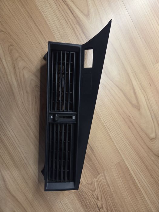 Srodkowa kratka nawiewu mercedes benz 190 w201 oryginal