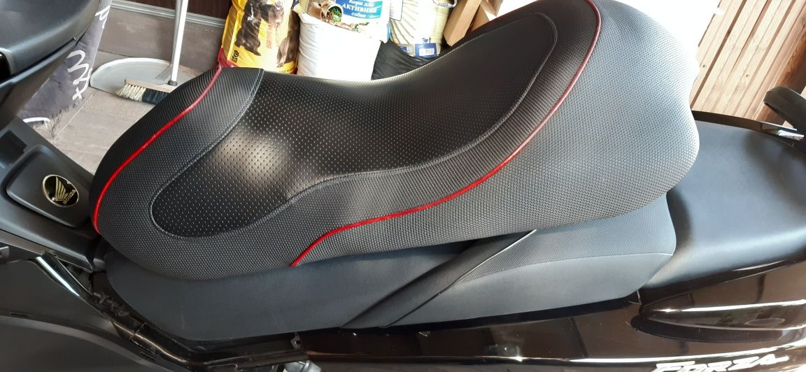 Продам тюнингованное сидение на максискутерHonda forza MF10