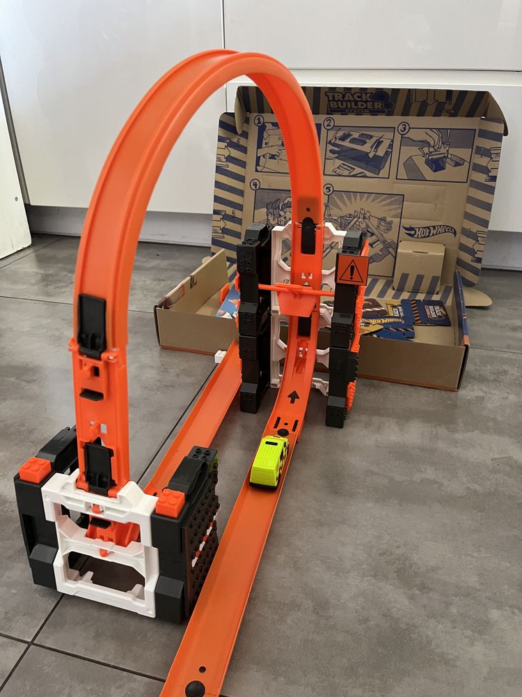 Hot wheels track builder