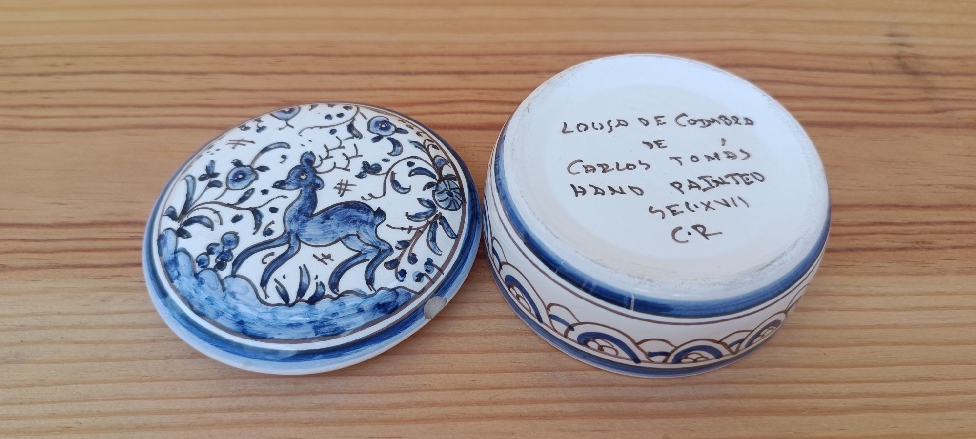 Peça em porcelana antiga pintada à mão